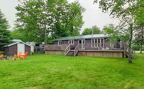 Beautiful 3 Bdrm + Bunkie Waterfront Cottage Near Gull Lake